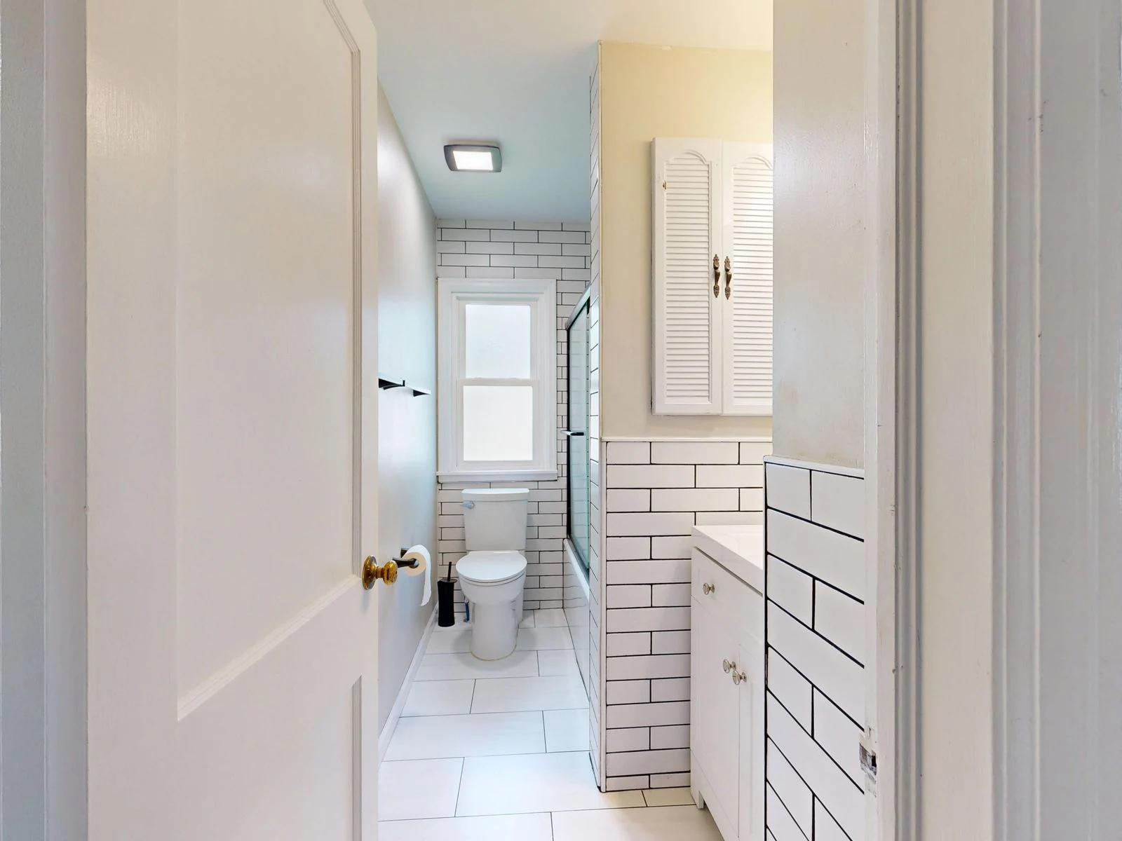Bathroom layout and fittings